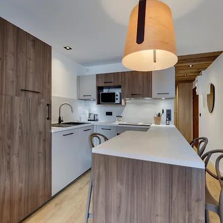 Renove A Le Pour 4 Pers, Proche Pistes Et Commodites - Fr-1-641-17 Apartment