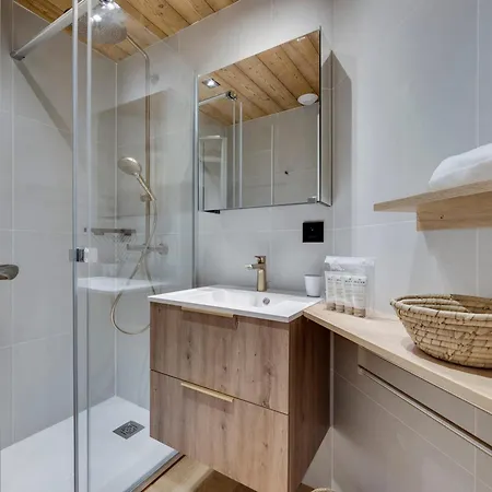 Renove A Le Pour 4 Pers, Proche Pistes Et Commodites - Fr-1-641-17 Apartment *